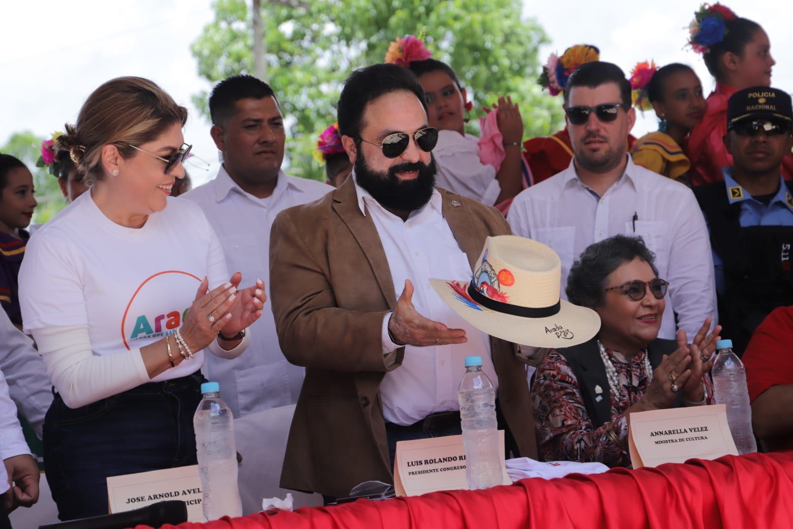 Presidente visitó la ciudad muralista de Arada, SB